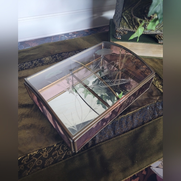 Vintage glass and brass jewelry box - Picture 2 of 3